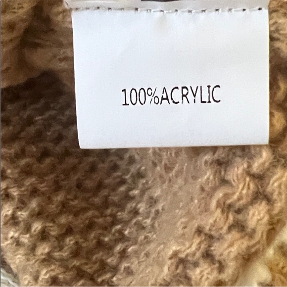 h.i.p. Camel and Cream mockneck Sweater size Medium - Picture 8 of 8